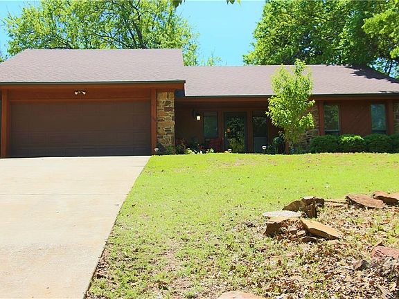 2nd image of 118 Tanglewood Dr