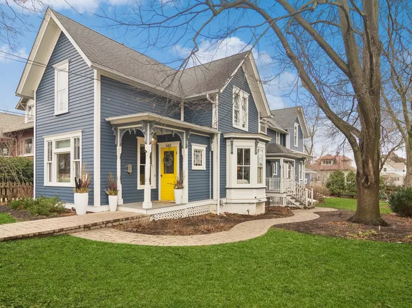 142 W Lake St, Barrington, IL 60010