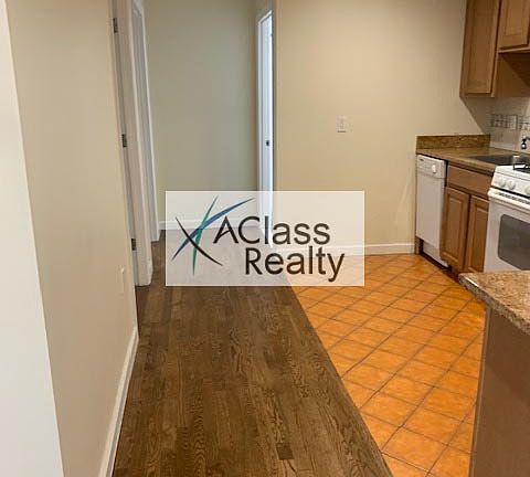 5th image of 28-21 Astoria Blvd #5