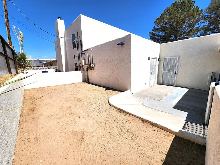 1217 La Fonda Dr — Photo 5
