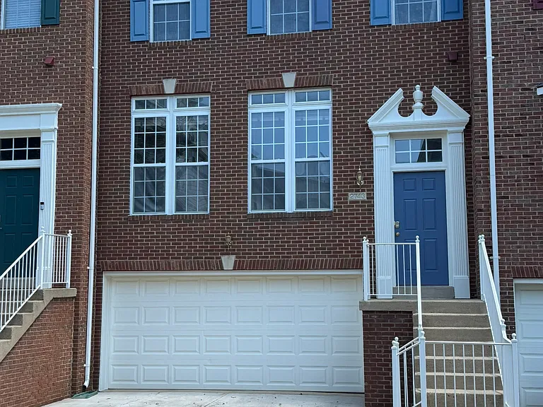2743 Manhattan Pl — Photo 3
