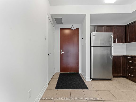 2nd image of 234 Rideau St #1902