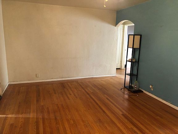 3rd image of 5322 Broadway
