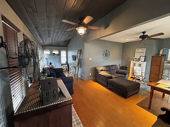 4th image of 75 Kenwood St #1
