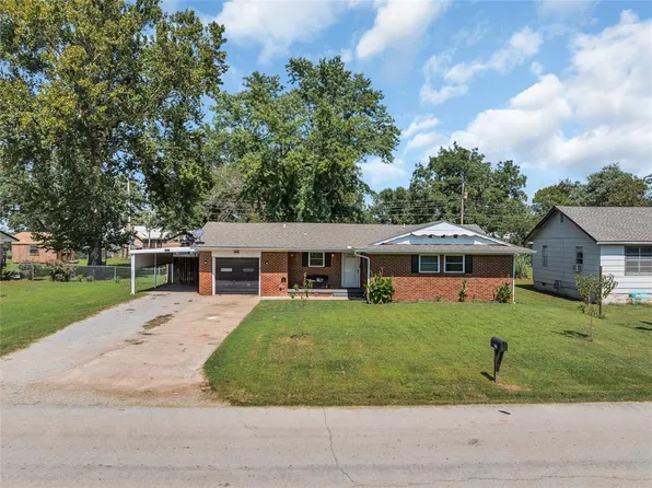 910 2nd St, Maysville, OK 73057