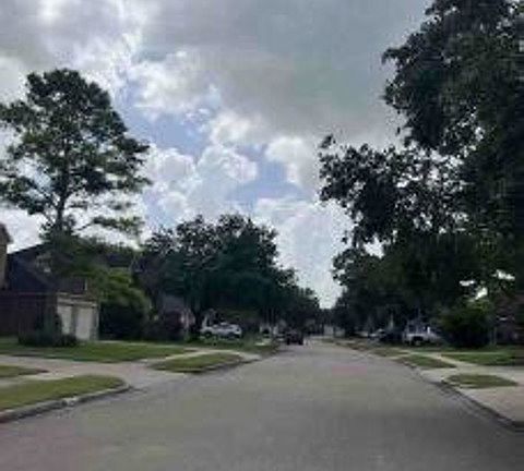 Exterior Neighborhood (street photo)