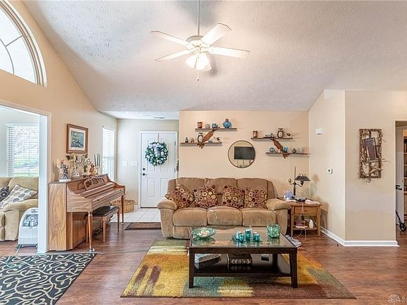 4th image of 2022 Wentworth Village Dr