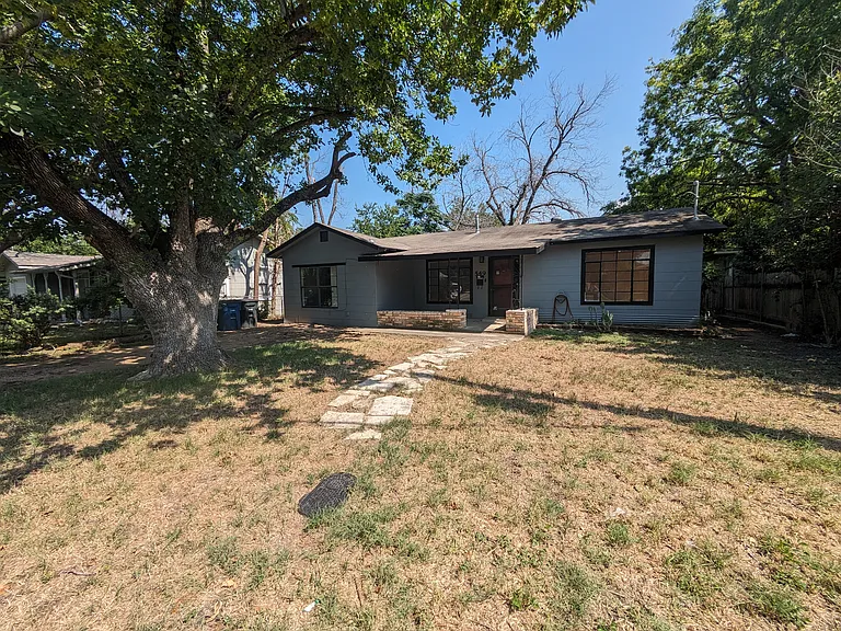 549 W Merriweather St — Photo 3