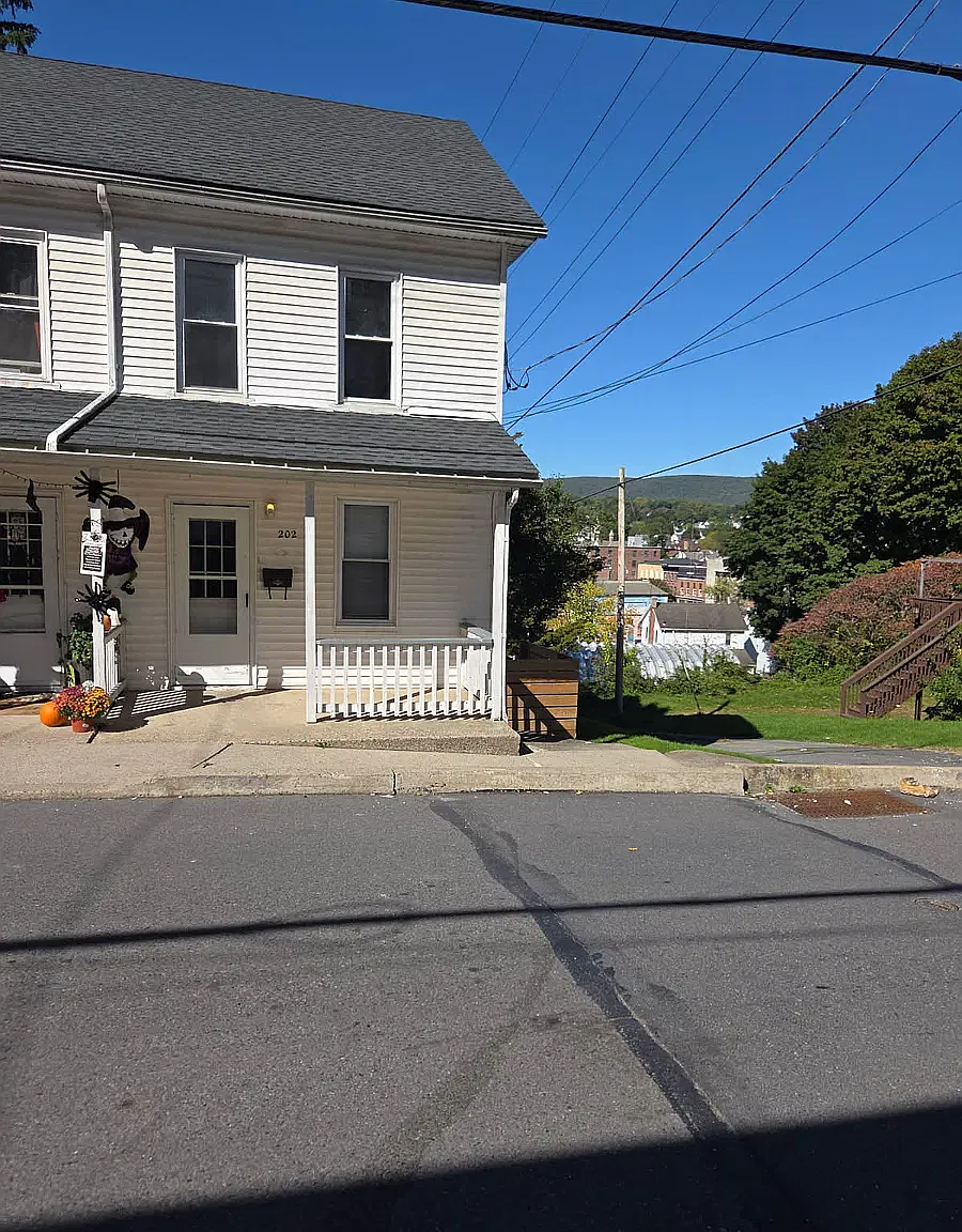 4 bed, 1298 sqft, $1,875 — Photo 1