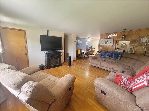 4th image of 301 Zimmerman St