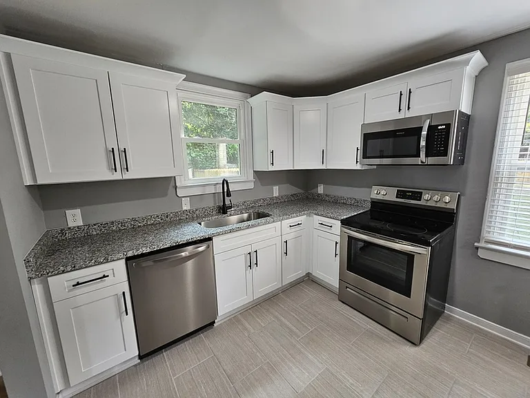 3907 E Chatham Dr — Photo 7