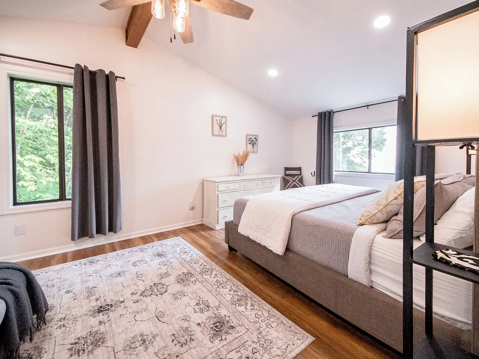 2 bed, 1800 sqft, $2,995 — Photo 2