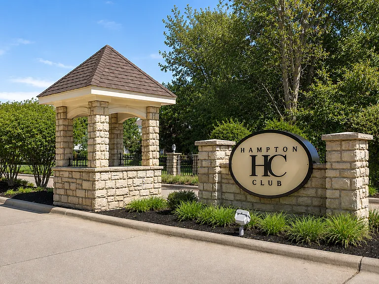 Hampton Club — Photo 11