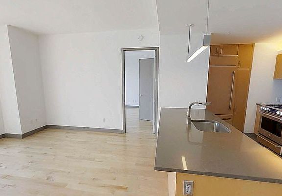 4th image of 8 Spruce St #54C