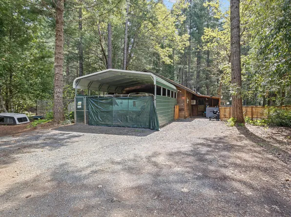 461 Stage Stop Dr, Cave Junction, OR 97523