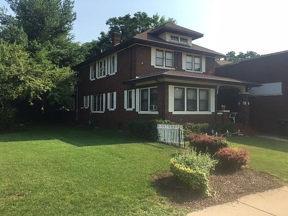 3rd image of 1207 W Washington St