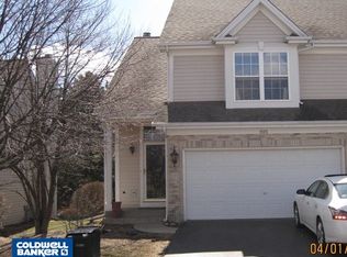 1105 E Danbury Dr, Cary, IL 60013