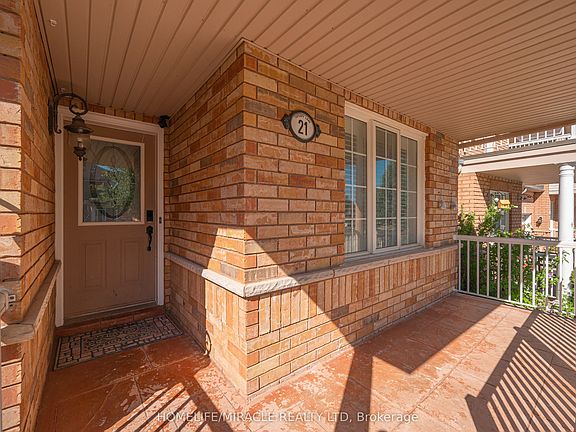 5th image of 21 Topiary Ln