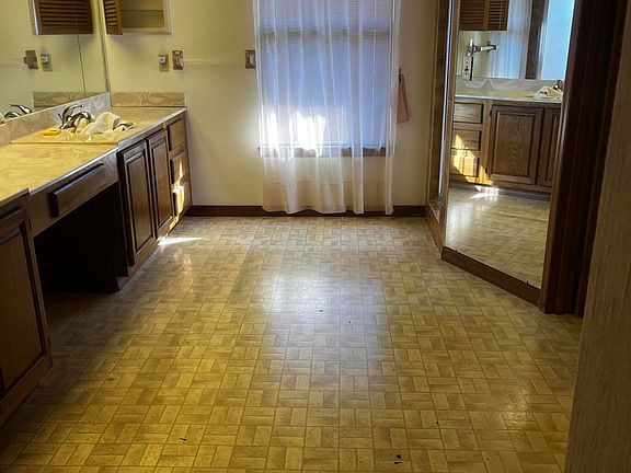 3rd image of 2328 Hamlet Dr S