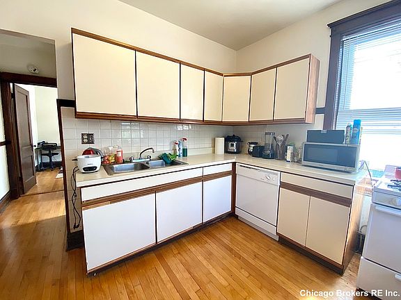 2nd image of 1208 W Montana St #3