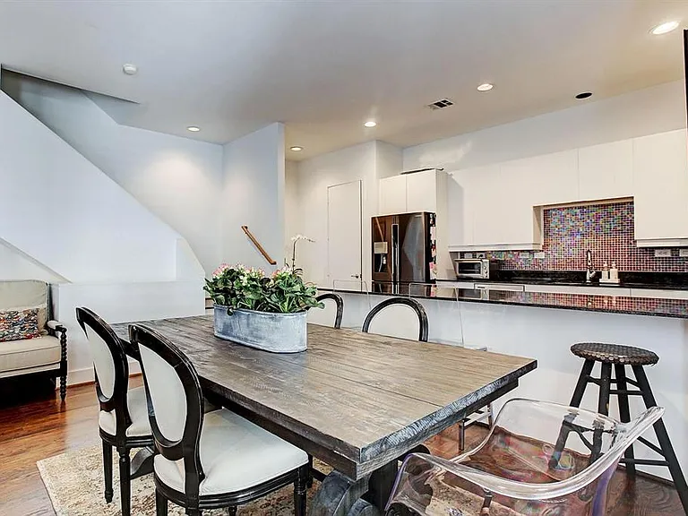 1118 Columbus St #A — Photo 9