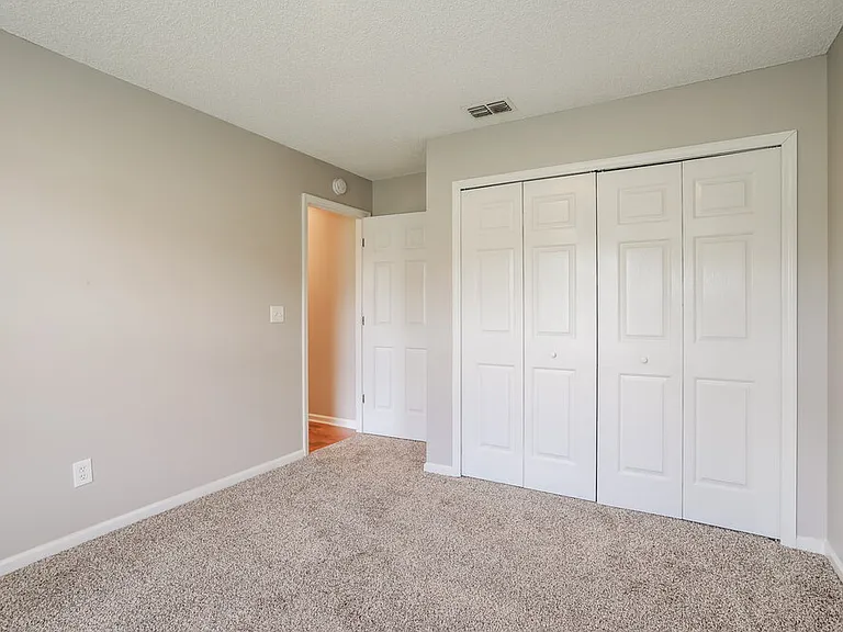 1976 Hunters Trace Cir — Photo 13