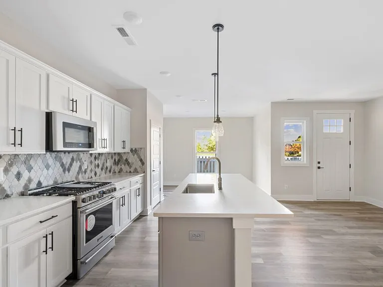 650 Melville Dr — Photo 15