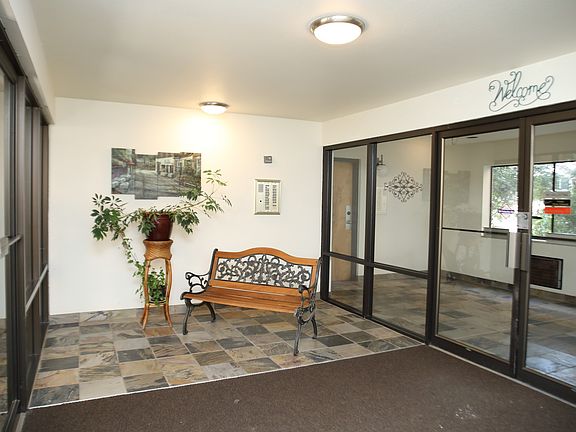 5th image of 2021 N Laventure Rd APT 401