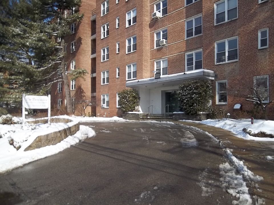 1st image of 1111 Midland Ave APT 1C