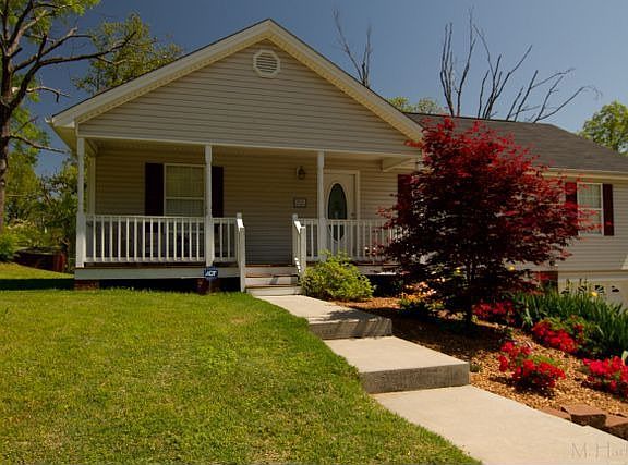 2nd image of 4802 Hillsdale Cir
