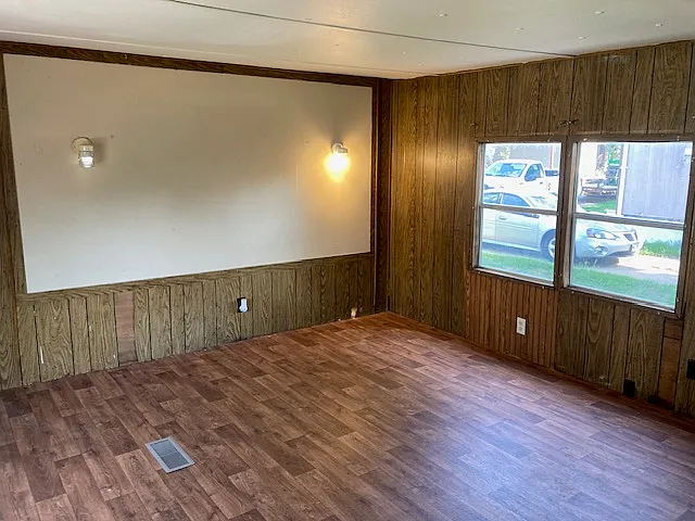 2900 Grand Ave — Photo 2