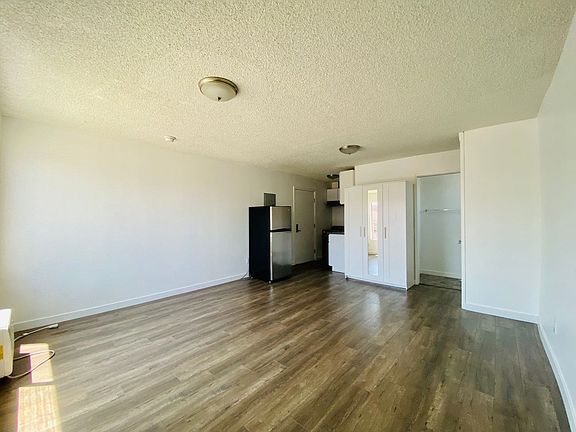 3rd image of 981 Elden Ave #19