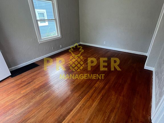 2nd image of 424 Smith St