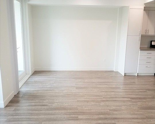 3rd image of 744 S Hartford Ave #2033