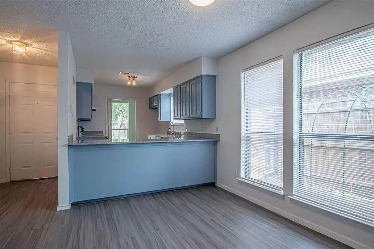 2 bed, 1116 sqft, $1,950 — Photo 4