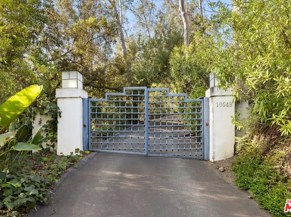 10549 Rocca Pl, Los Angeles, CA 90077