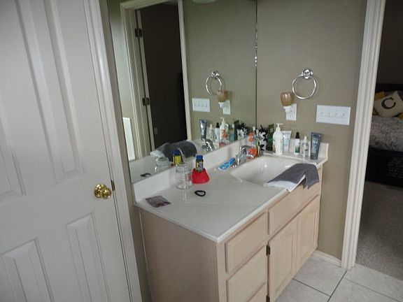 4th image of 3303 Zoe Ave