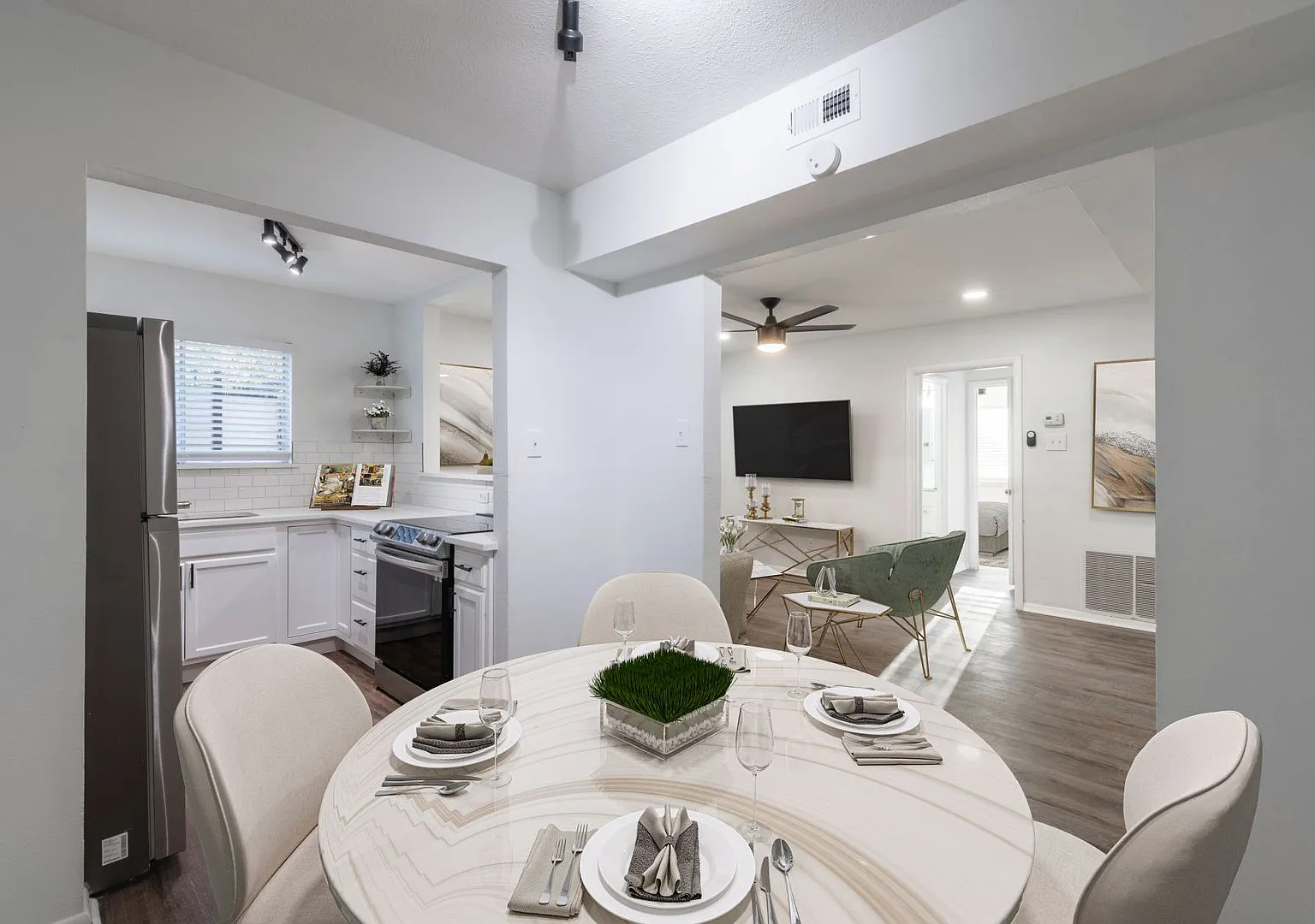 5921 Gaston Ave — Photo 4