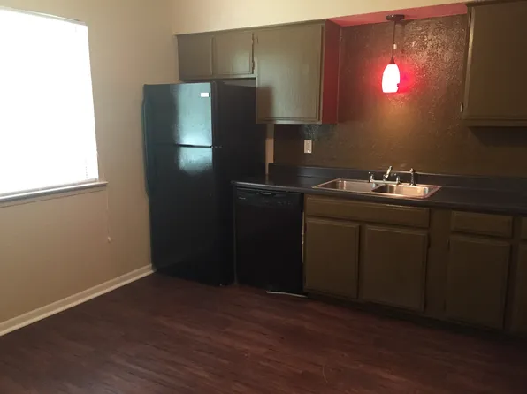 1000 Benedict St APT D, Caldwell, TX 77836