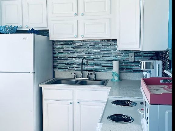 5th image of 3401 NE 10th St APT 4