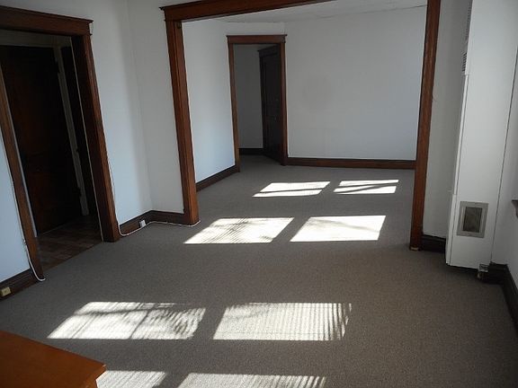 3rd image of 1648 W Summerdale Ave #3W
