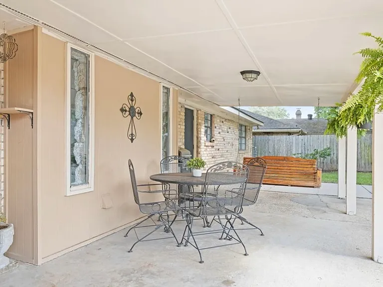 321 Orgeron Dr — Photo 10