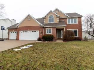 1013 Saddlebrook Dr, Bloomington, IL 61704