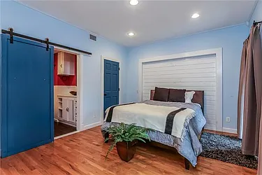 Sold by Avenue Sotheby's International Realty