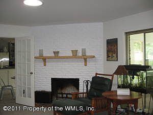4th image of 271 E Queens Dr