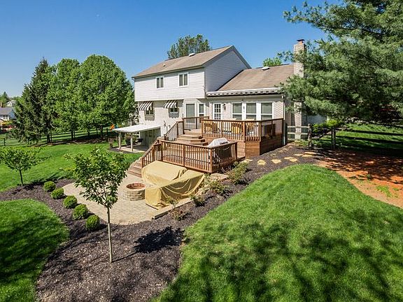 2nd image of 967 Kingston Ct