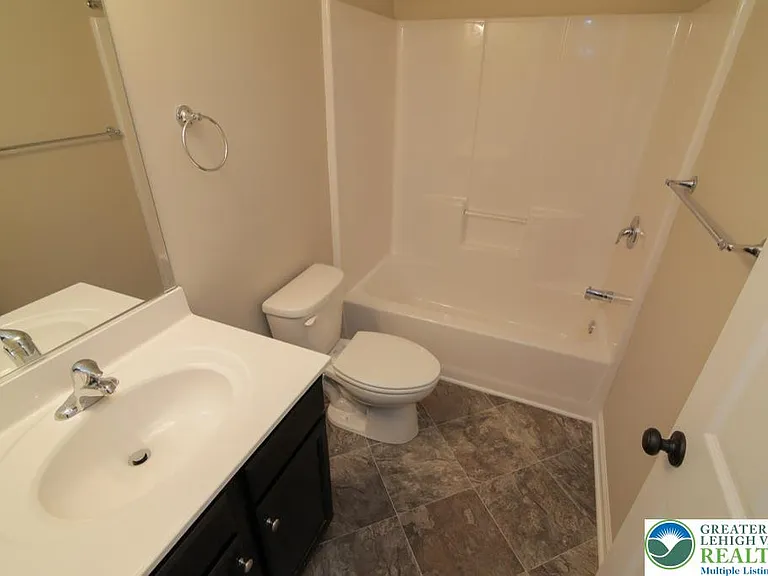 623 Linden St — Photo 8