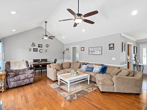 5th image of 868 Arlington Ridge Rd