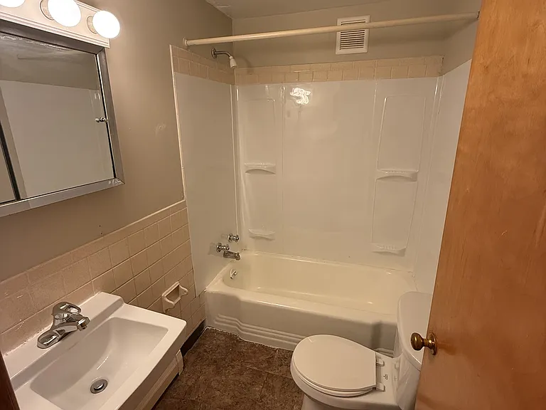 564 S Transit St #4 — Photo 7