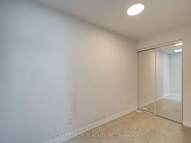 1050 Portage Pkwy #Townhouse 33 — Photo 32